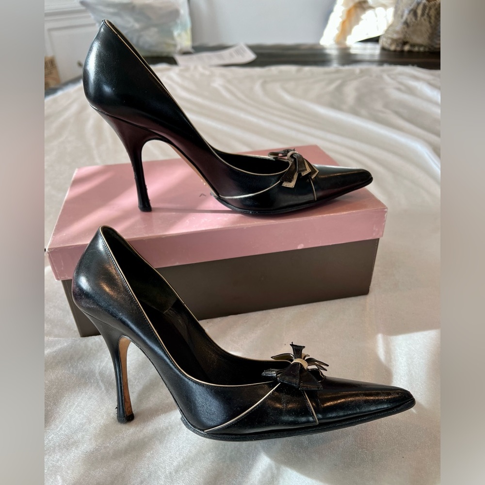 Alexandra Neel Pumps Heels with Bows. Black and Sand, Size 37.5. Adorable!